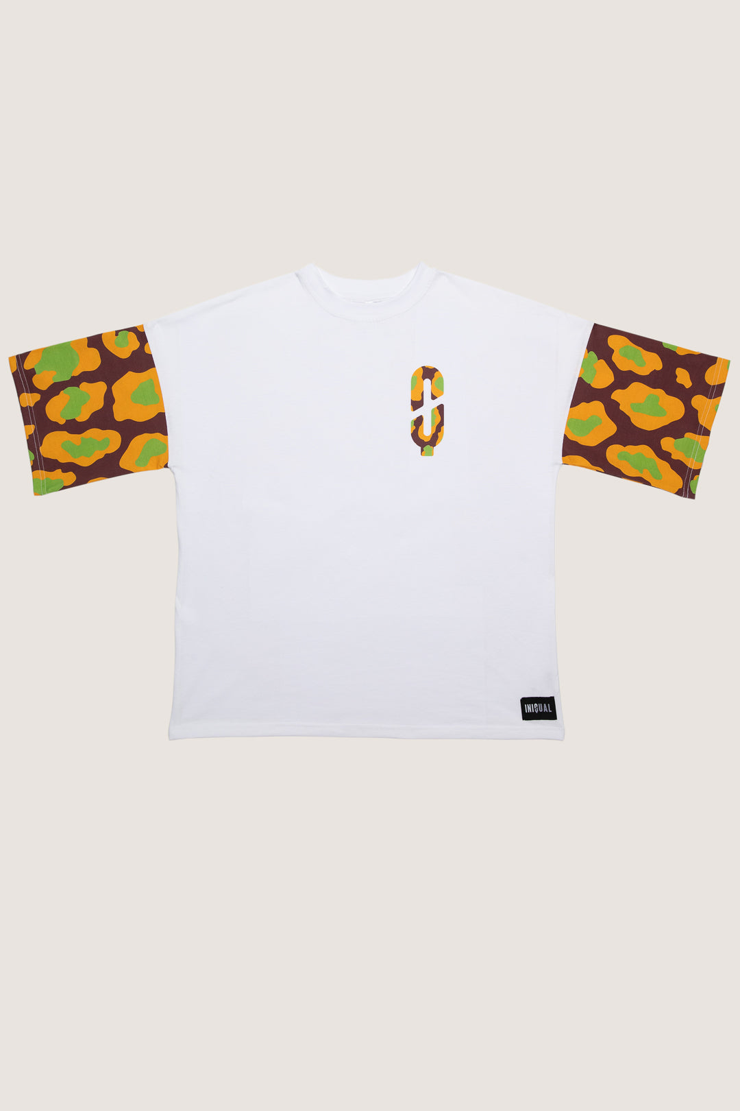 Presentación de la parte delantera de la camiseta de la cápsula safari