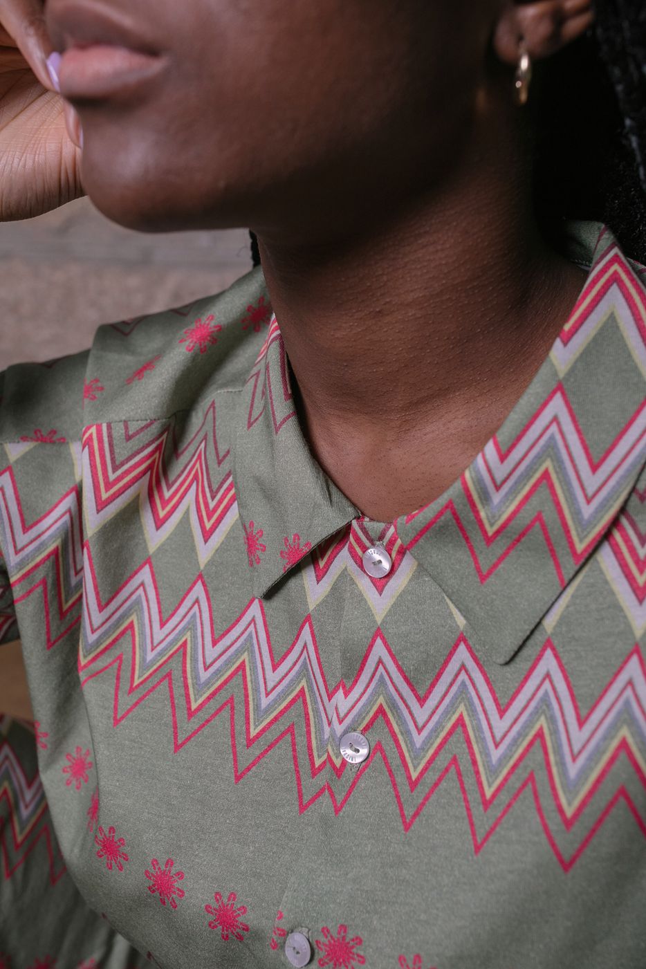 Camisa unisex de algodón con estampado geométrico